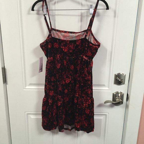 Women Wild Fable Spaghetti Strap Floral Red Crushed Velvet Mini Dress NWT  - M - Picture 2 of 6